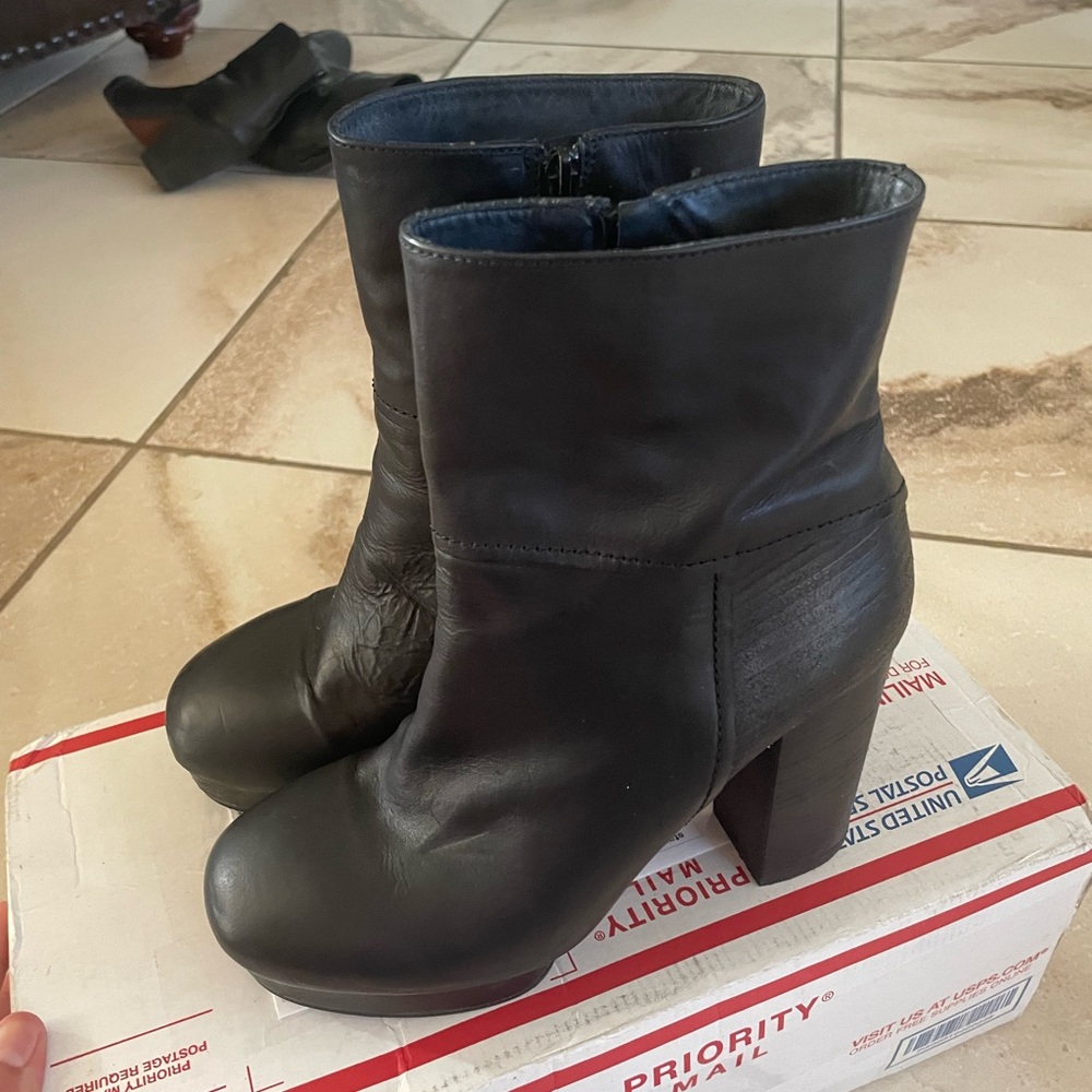 Vic Matie Black Leather Heeled Boots